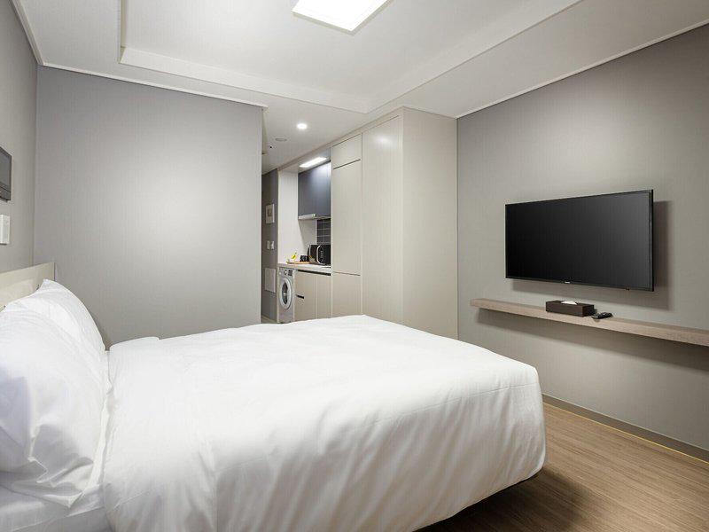 800E18E925068DAC4DF943369DD027C3