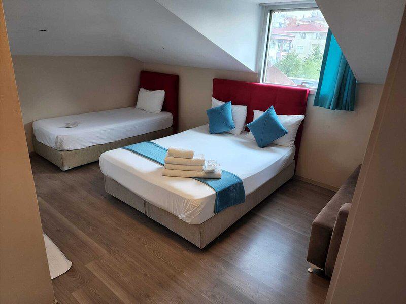 EEF6F15599FEF17816817162063440CF