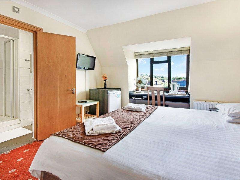 EA6F03C2F702F5C694F77C53D4EFA5FE