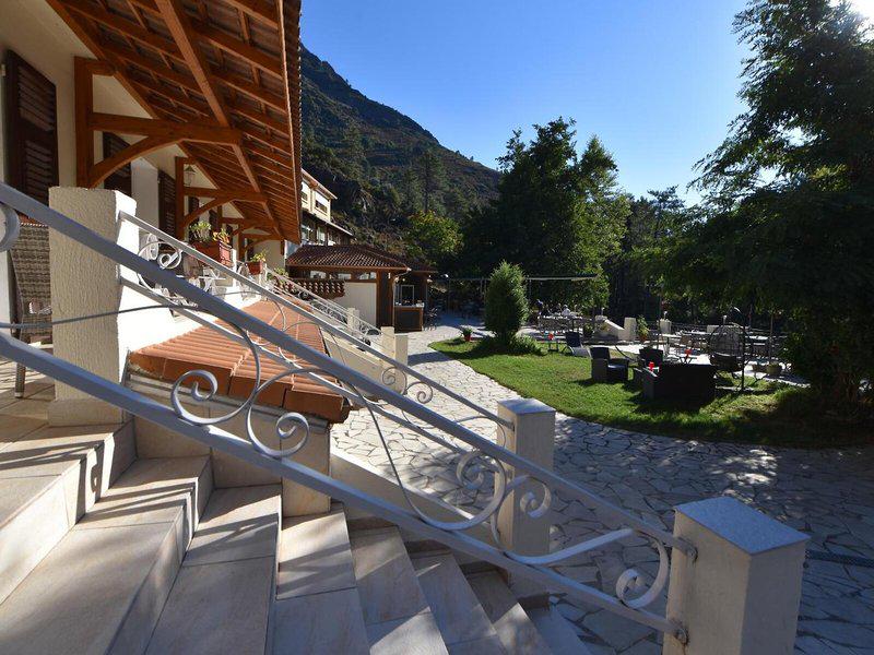 1DBED869F315DE79A177CBB5AF42F44E