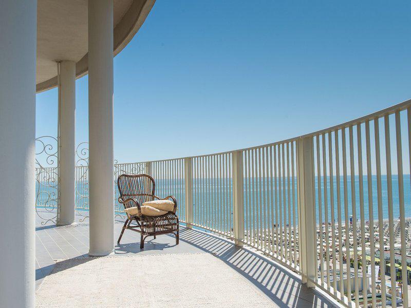 3D8BAE3C7E41F68FBDC41092349205A6