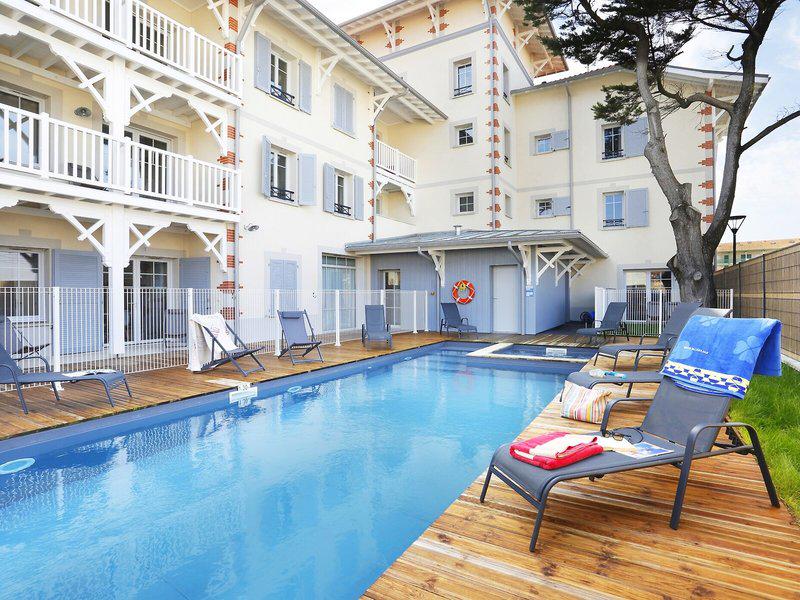 2062685B77817F67D7E40A787467664A