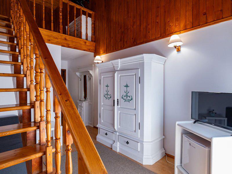 85730AEC81D6368022716FC7E7F2D0B3