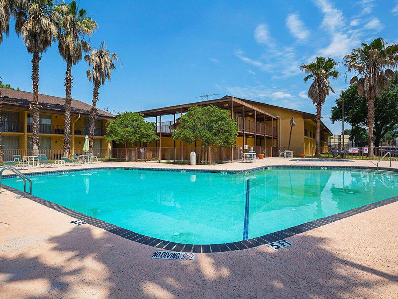 F701471CCFA5DEF2B5F6D1709B40573F