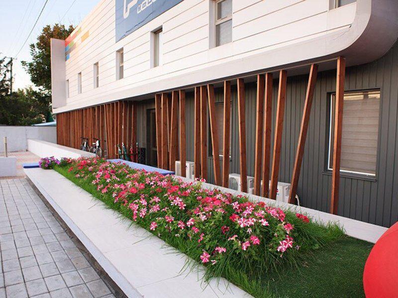 F0D89ED2AC771DF403632CB4BC1DA32E