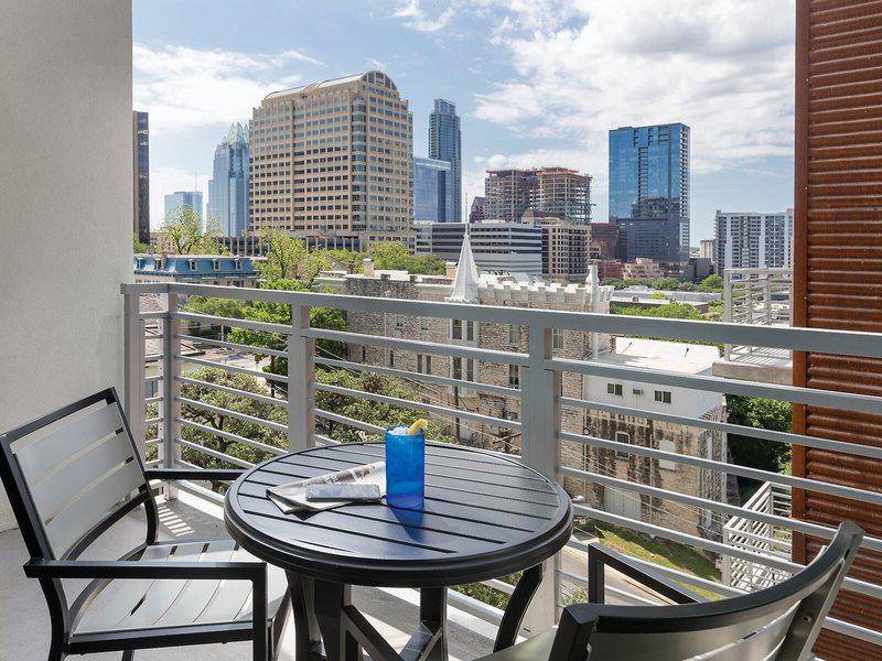 4EE39BAF9AB733AD5DE53A281D393981