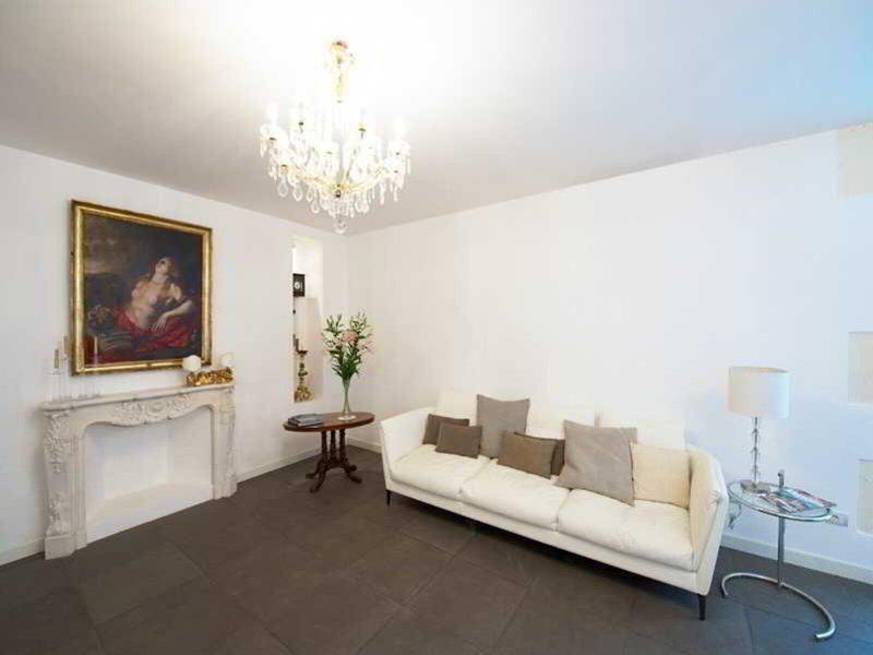 E8FF66A6530F0571D13A4220F8B7886E