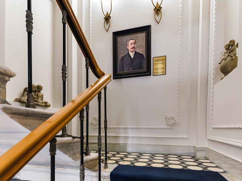 42D0C3EB567841AA9A57EF80E7DF7AAC