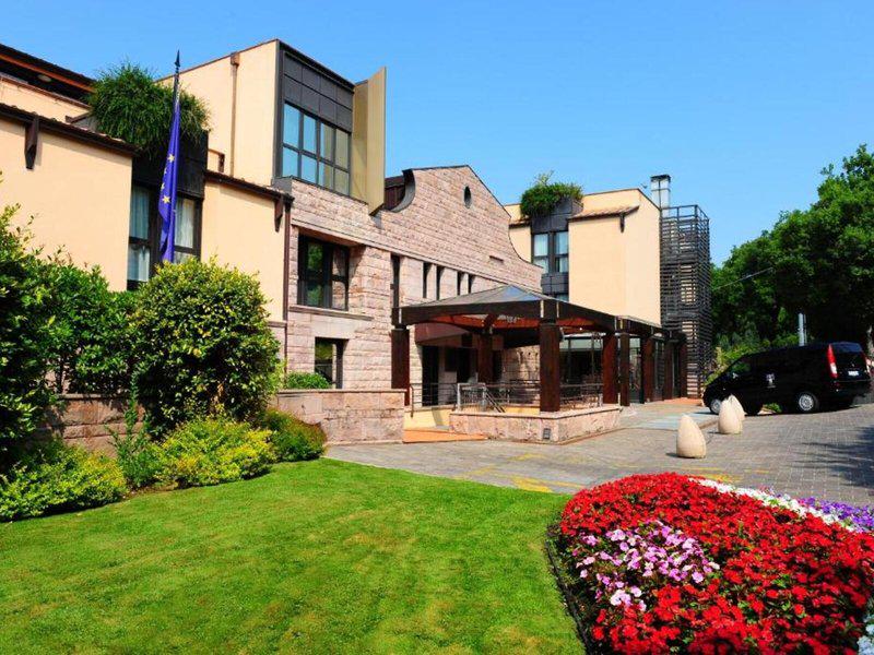 FEE5BC89EC304E2995B0A74DA37CFE2D