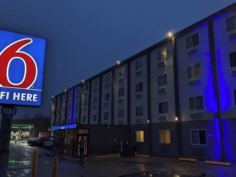 29B8429224302F02699AA1E7B7F11438