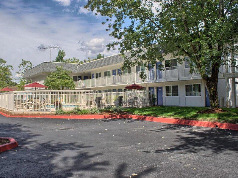 CBF8FDA17AD5ED2E8E4A1B07ABB9E958