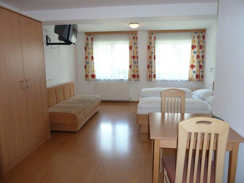 60782AEEA0A94F7B7779038B7C2904C3