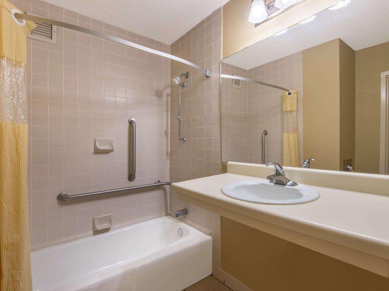 03B0F02915018A06C0EFC1D90F3C70DF