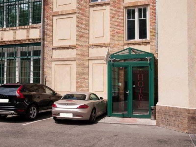 CE20586E9E7B311DE9A49A8861C0B43F