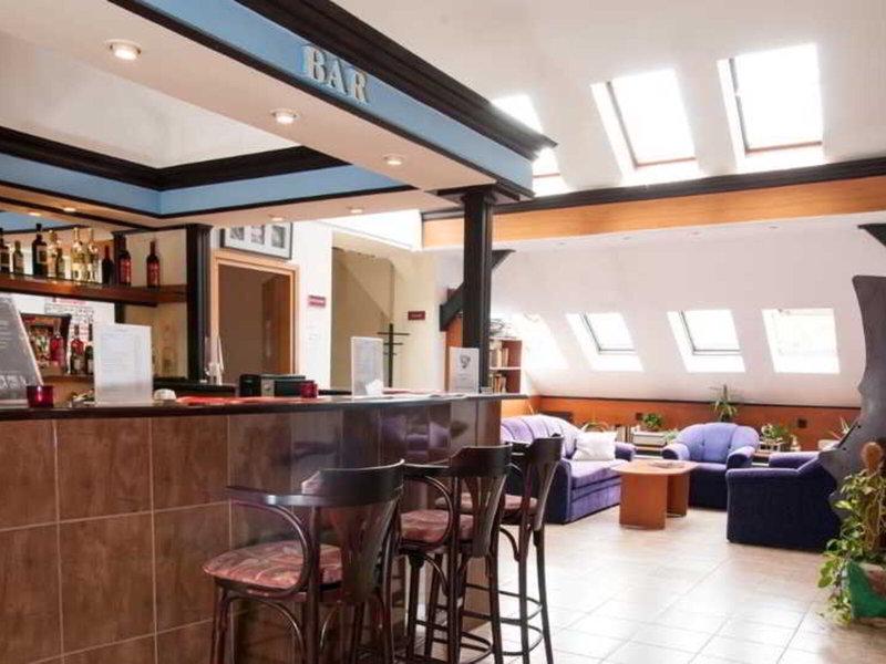 92E904C154123D124EB1F4D544E48B02