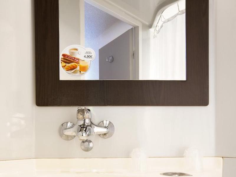 16E7A471637D5400BF3B9D08AA67A093