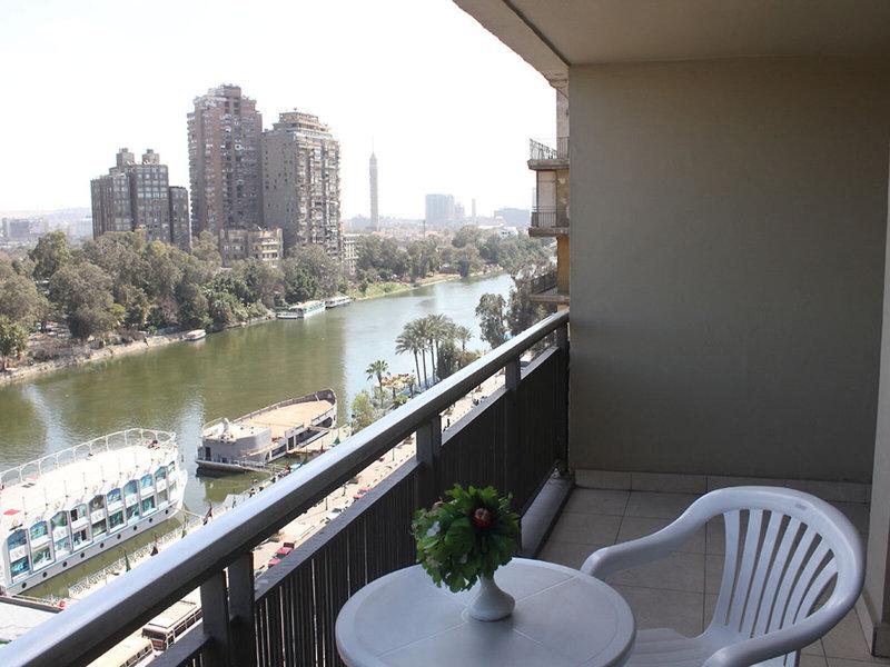 8F5BA476F381BD5E336D6DAE17D265B6