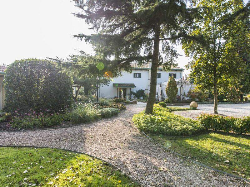 F87432F66B7488A75DB4F02E8D3E55C7