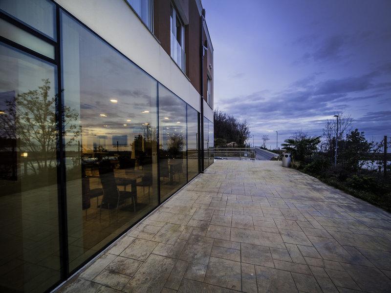 C0015B2CF7B9B1C86C9D6F9A8713D985