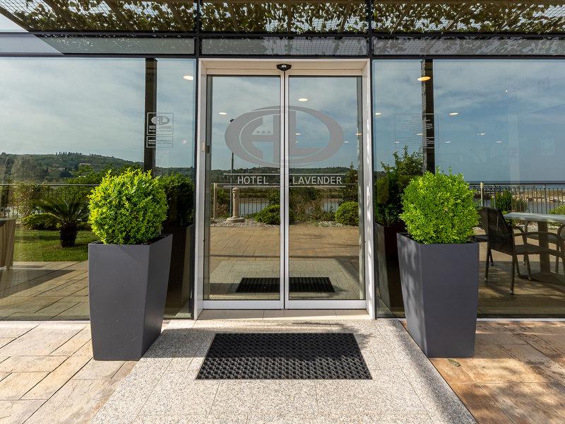 4C4AFDEF63D0434ECB6D6E3DDB5F0F81