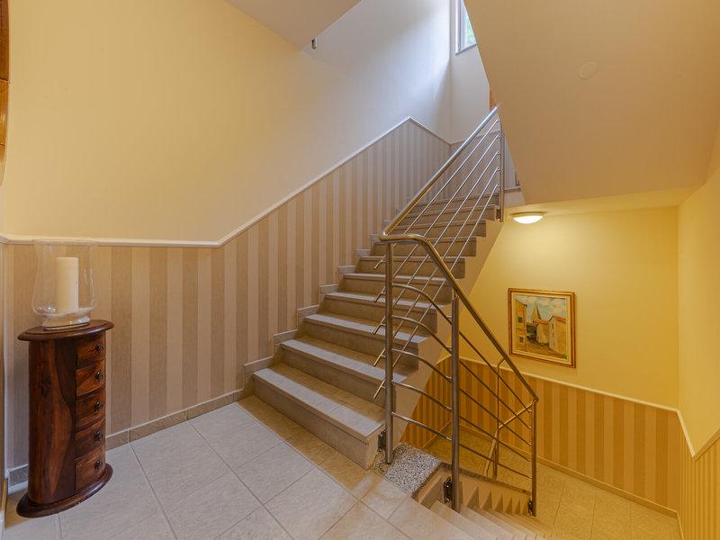 156F8806E118B5E763666E79416A3AE3