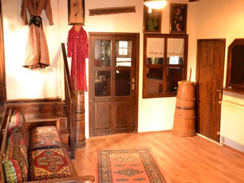 27AD807C3BA17D244B7AD28168EBD6C1