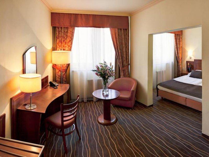 EDC06B0208D0837942F077484A3D3873