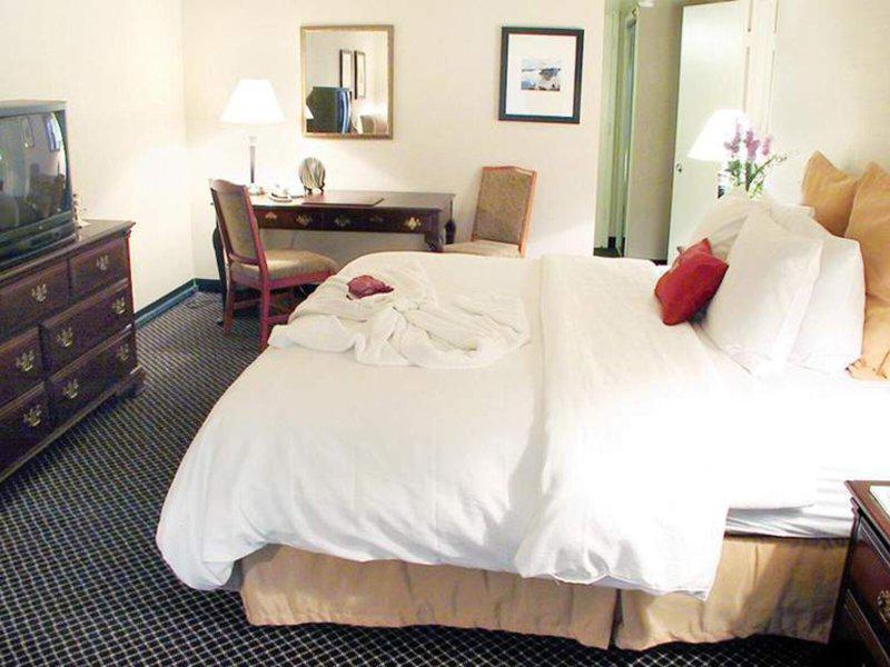 15E44A4C5F48FF84E3B065B0848A0AE7