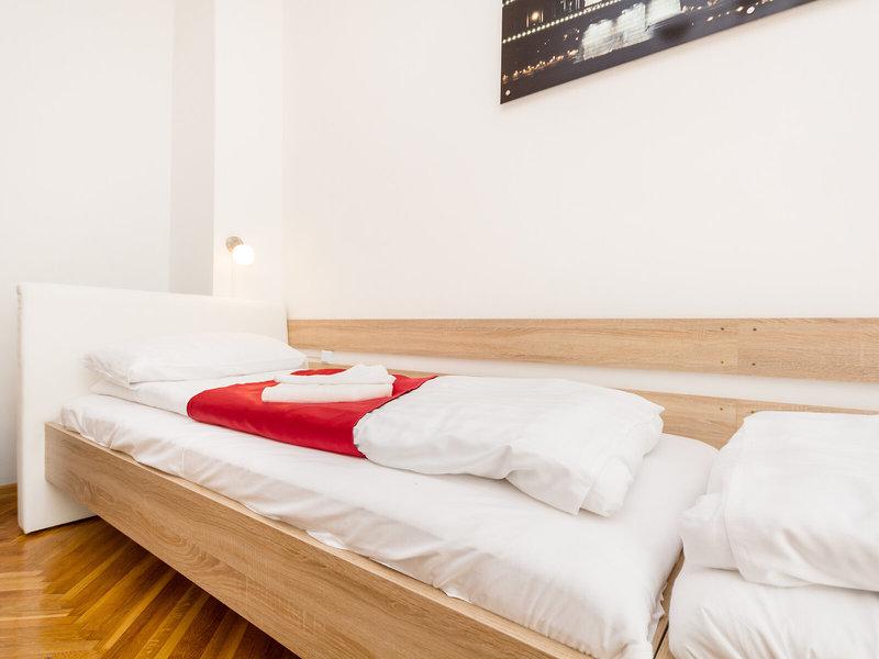 4C190C2D1D44F818F1D75F42AD06A812