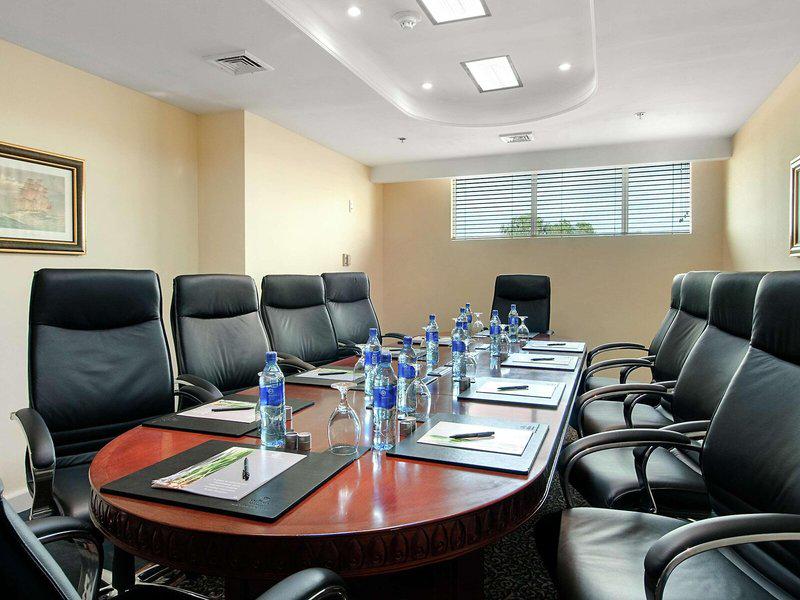 98A2B719BC678B6B5CAABD9CBBA6E19C