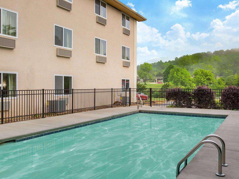 B9CAC534AC6F4F0EC15061728D045778