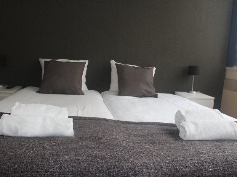 144B70CC288E7434F4705DA0D1B98CD9