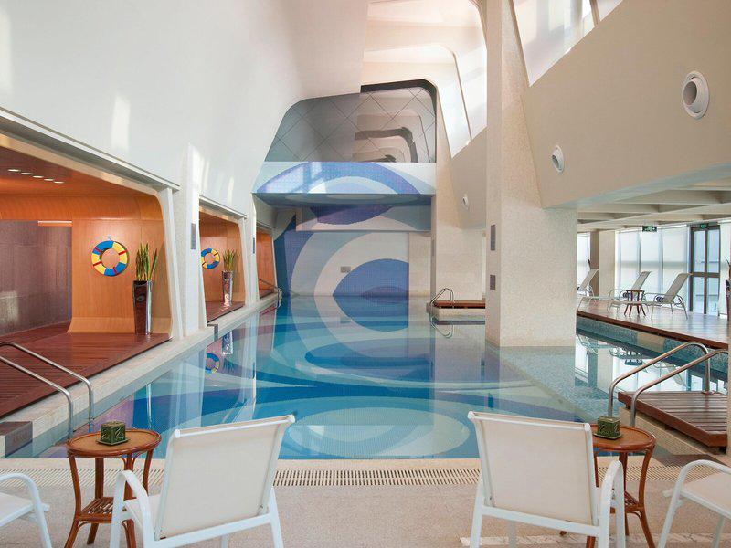 90FE40B4F464AF97F1360E35E7C3654E