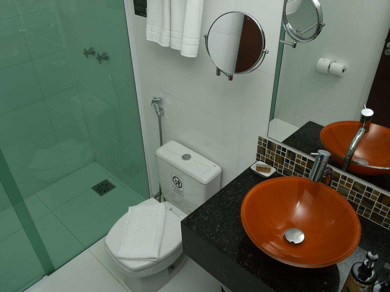 29F15FDDB9C64D2B7C96D7CB2640D0A1