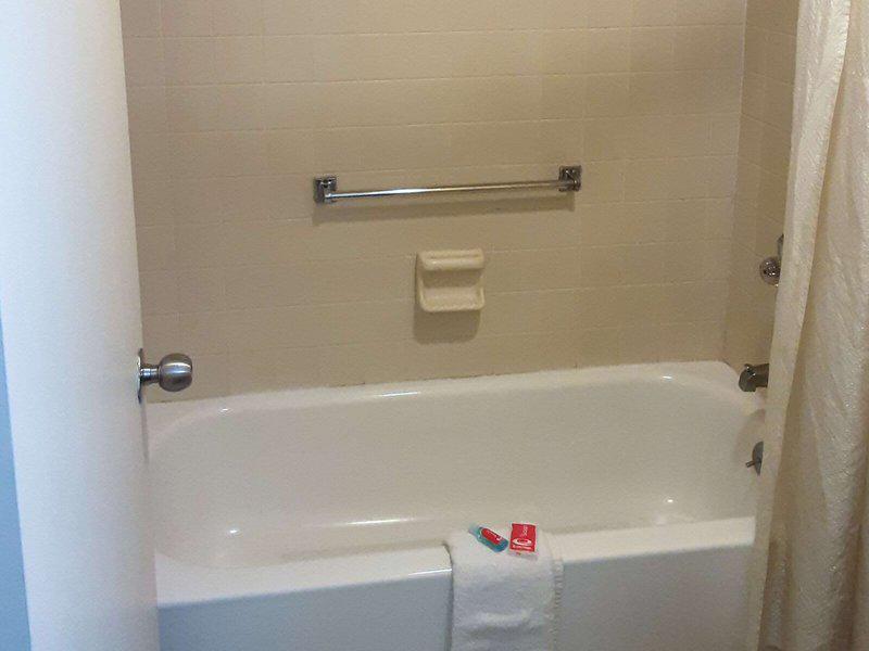 517BAE42A40E29623BA3B1C972835477