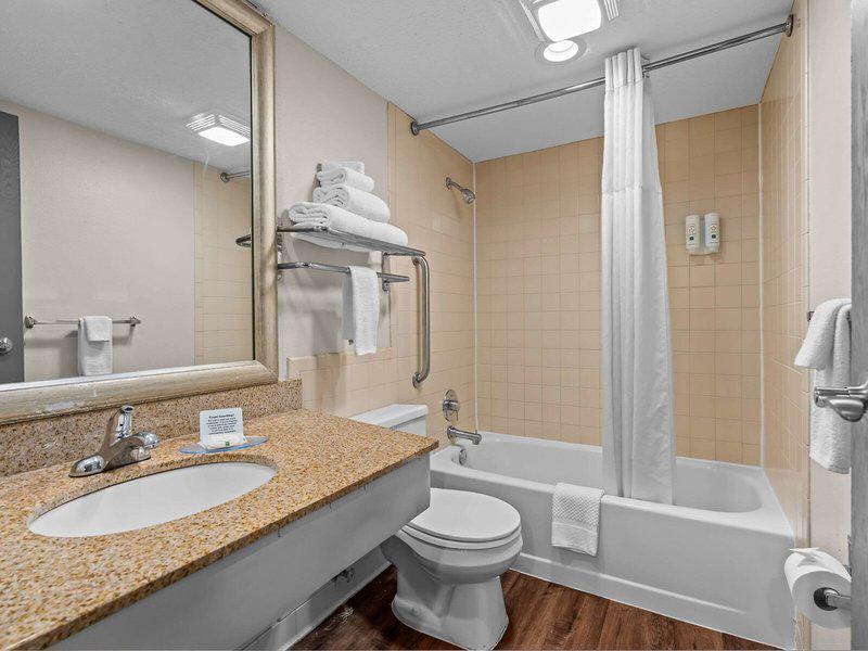 AC5F4EC924D03641992A69BC81A6FF40