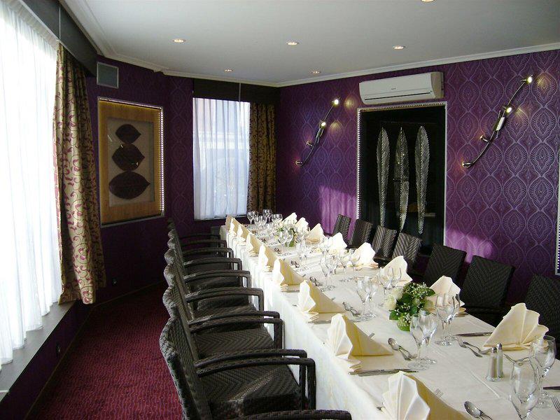 1829ABC4E95BC8F3ABA784638CD9D15B