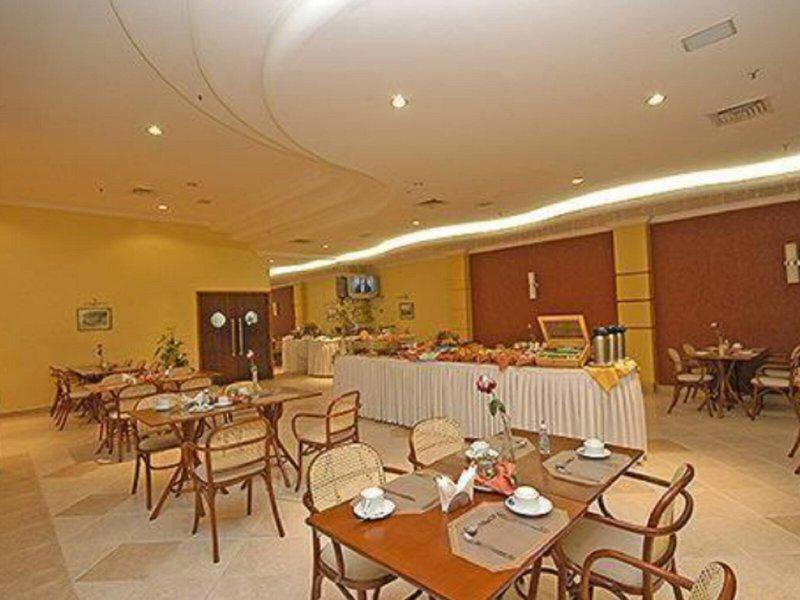 DAA4E3222D76BA8D3EC403A036921A36