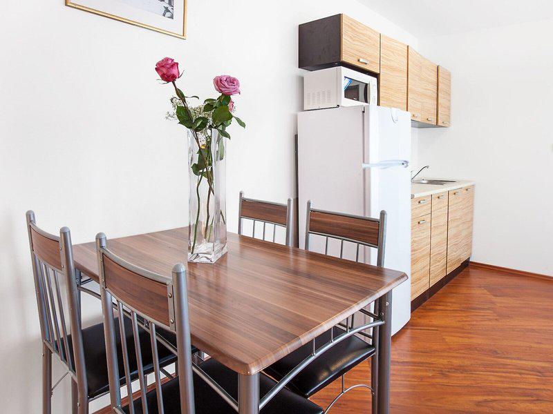 2D0D0345EEFA7E61B804913100379404