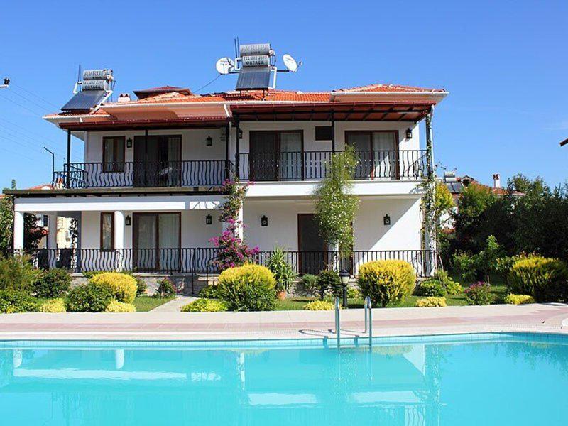 FB898F2BAE1D295EFA5E6BF519930236