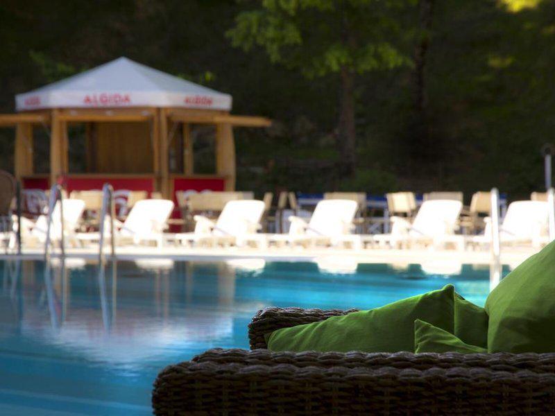 11908BFCB8F9C06692DA8C8BDD5B9D46