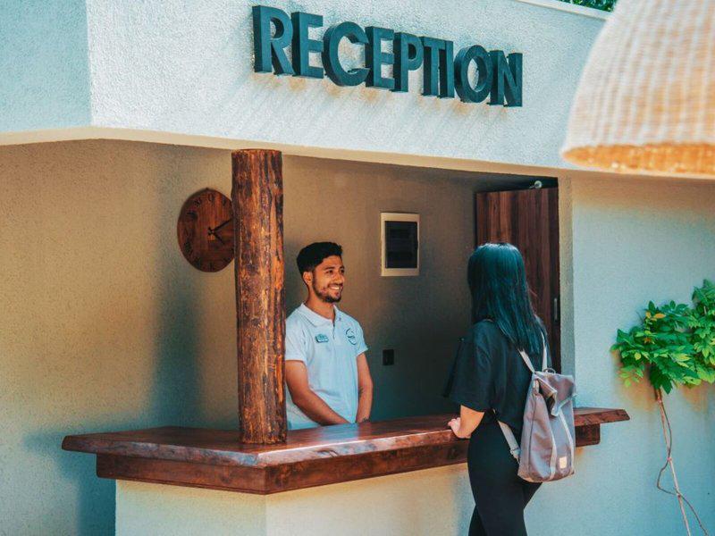 10E13BC3B6AD1AFF75A952A2CE64BDD4