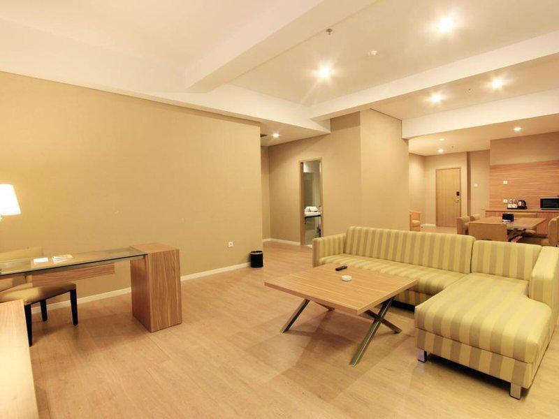 21E55444AEC06B5A7DD50D286CAB2E2D