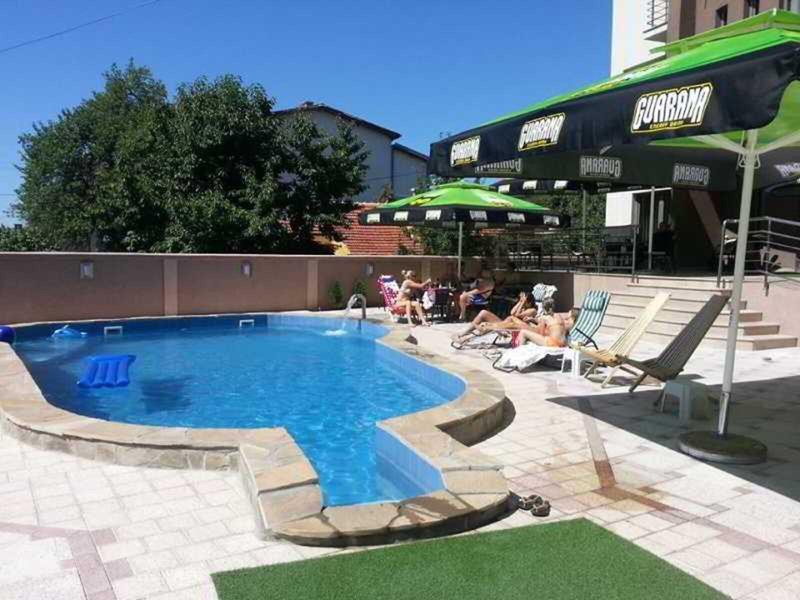 20B6993FF5309AE68205D7CBB4102193