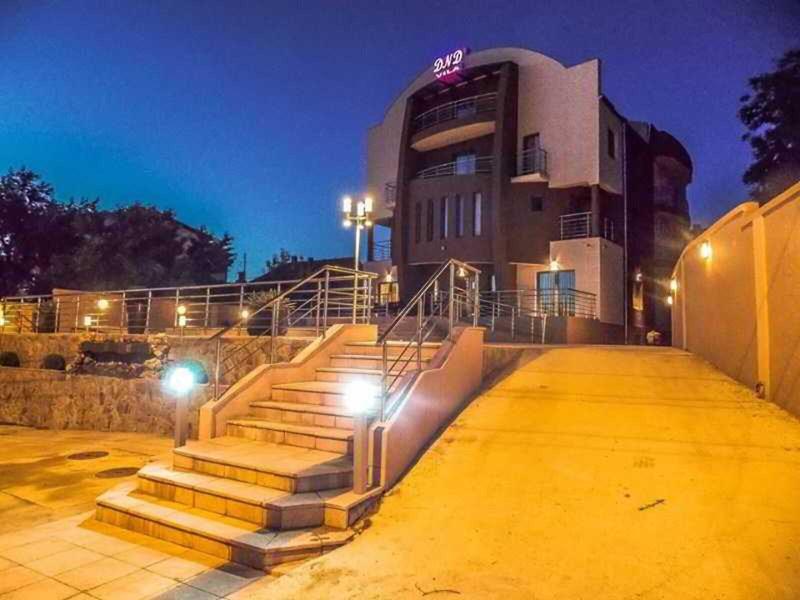 60C0CE2DDB44BF822575E5851203D81E