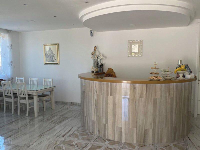 F958063AF7CE0DC6529D4D9951427F1E