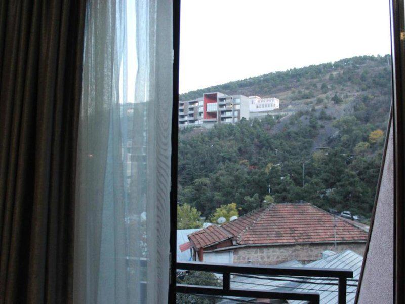 93FD35B332C02635CB9299FFC405F697