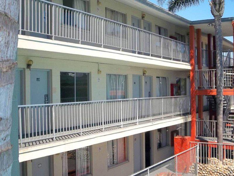 44DE665664DBB5A4C04788A8B51C90C6