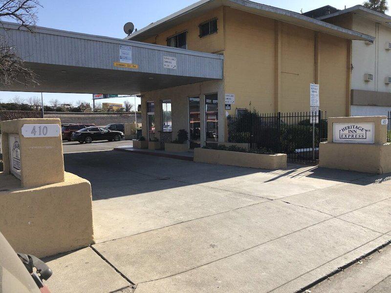 931AA30E499F8A5E7DE78FEC10E25CDF