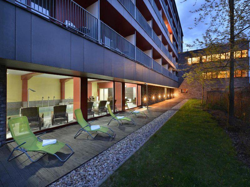 81B0C105FD064AD05574F60E9C5750E8